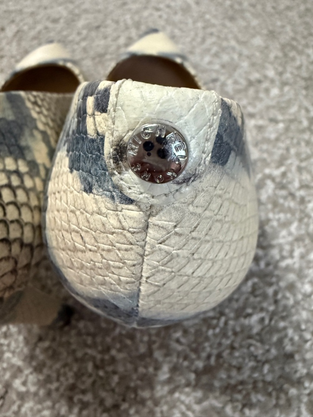 Michael Kors Blue and Cream Snake-Print Pointed Pumps-9M - Very good condition! - Picture 4 of 7